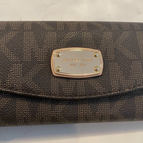 Michael Kors est 1981 Monogram Signature Wallet Brown + Gold Hardware Sz OS - Picture 2 of 11